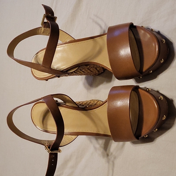 Beautiful Platform like new - Picture 2 of 3